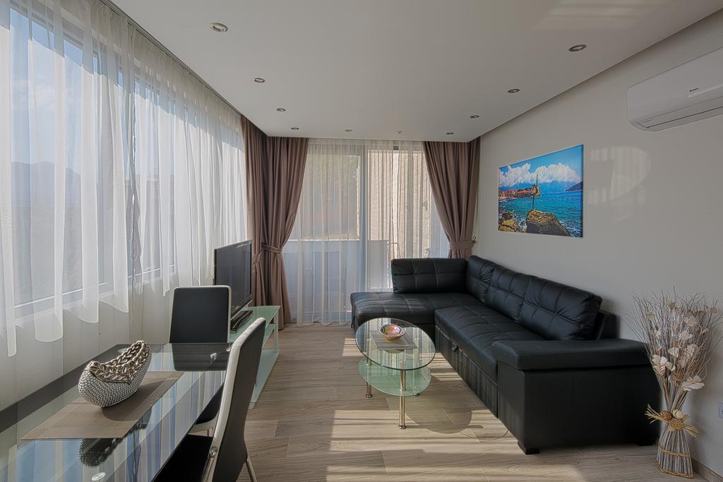 Montelux Apartments Budva Extérieur photo