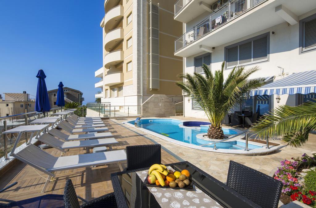 Montelux Apartments Budva Extérieur photo