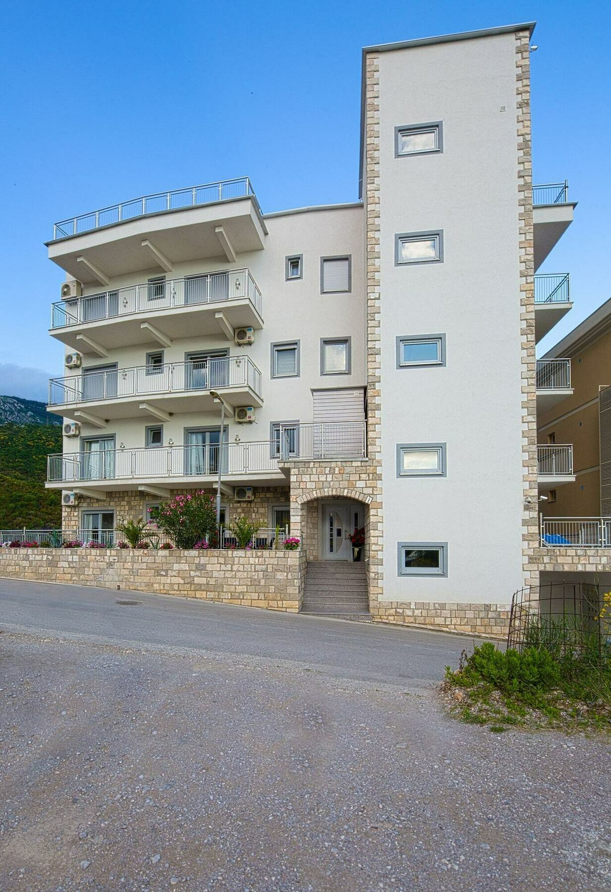 Montelux Apartments Budva Extérieur photo