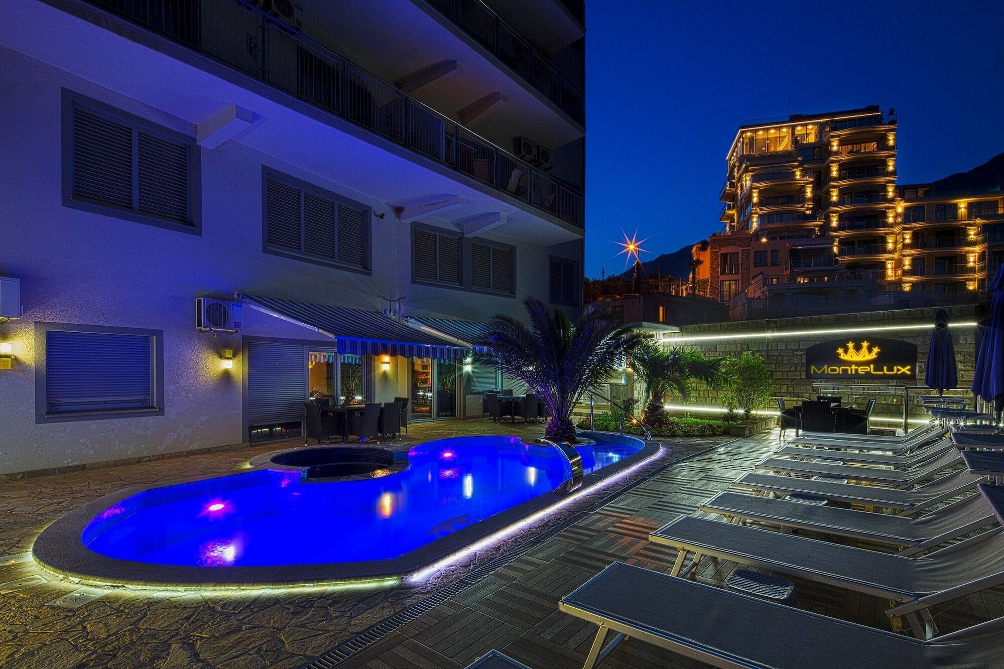 Montelux Apartments Budva Extérieur photo